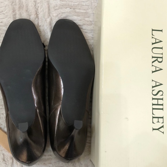 Laura Ashley Marilyn heels in color Bronze Size 8.5, New in box - Picture 14 of 16